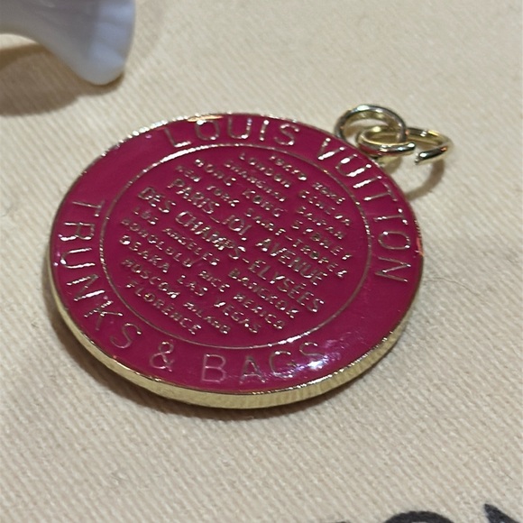 🩷 Authentic Louis Vuitton Trunks & Bags Charm, Hot Pink w/Gold-Tone Lettering 🩷 - Picture 4 of 6